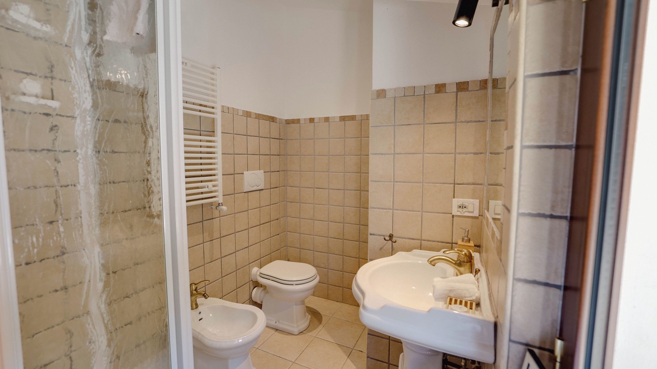 Photo of Bathroom in Montone