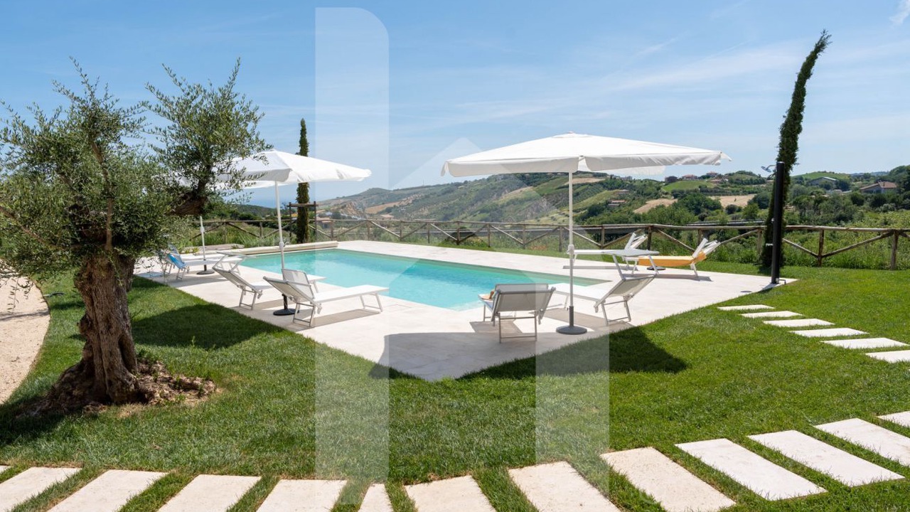 Photo of Outdoor in Atri