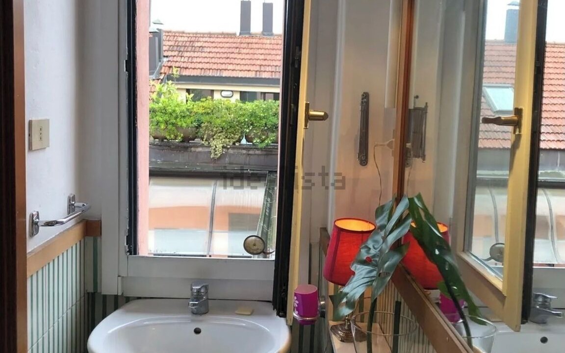 Photo of Bathroom in Tricolore