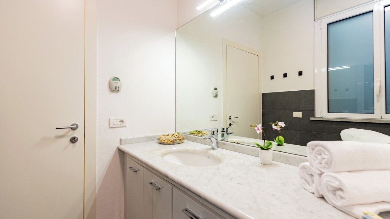 Photo of Bathroom in Tricolore