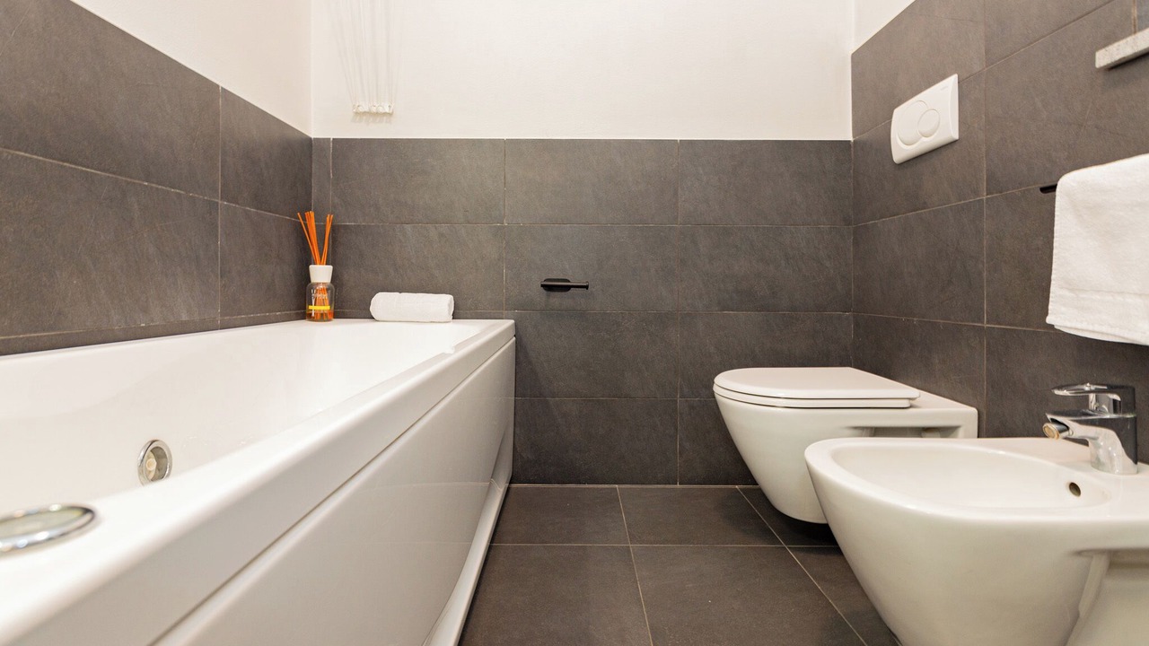 Photo of Bathroom in Tricolore