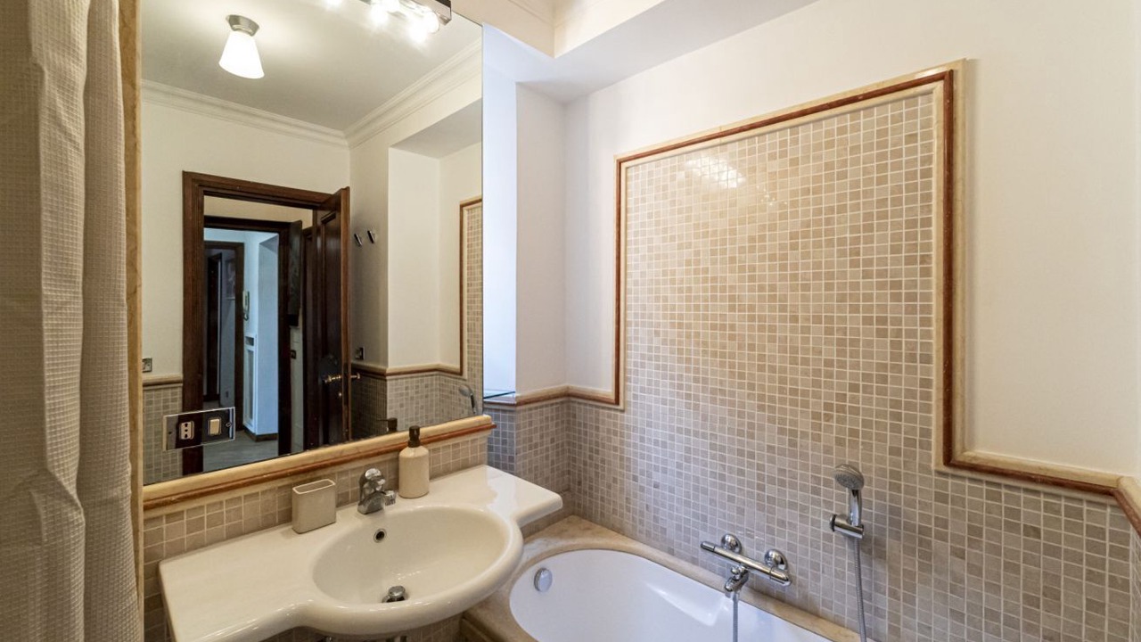 Photo of Bathroom in Navona