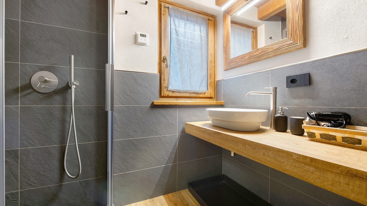 Photo of Bathroom in Maen