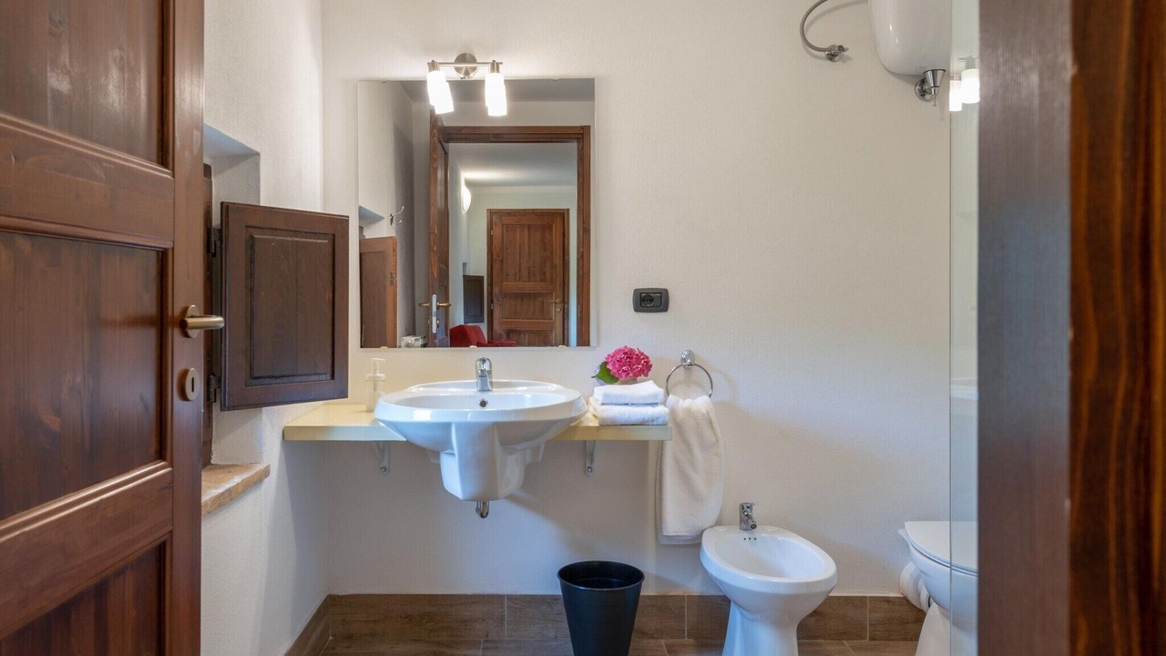 Photo of Bathroom in Montone