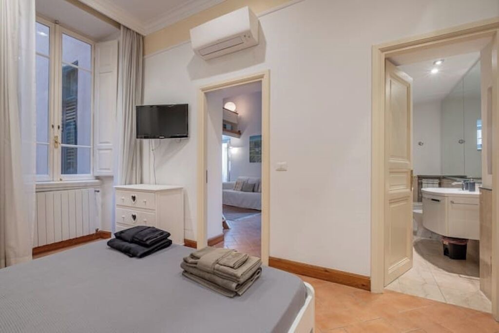 Photo of Bedroom in Rome City Centre