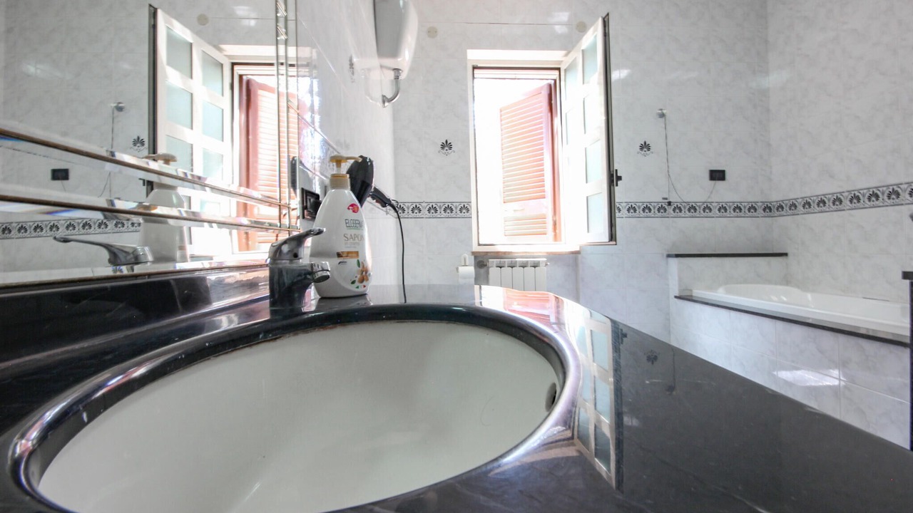Photo of Bathroom in Laura