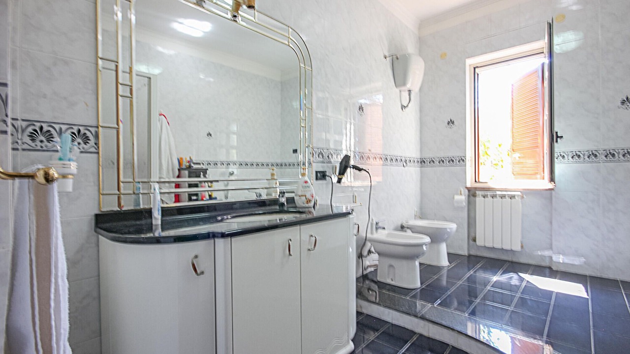 Photo of Bathroom in Laura