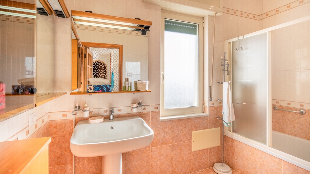 Photo of Bathroom in Naples