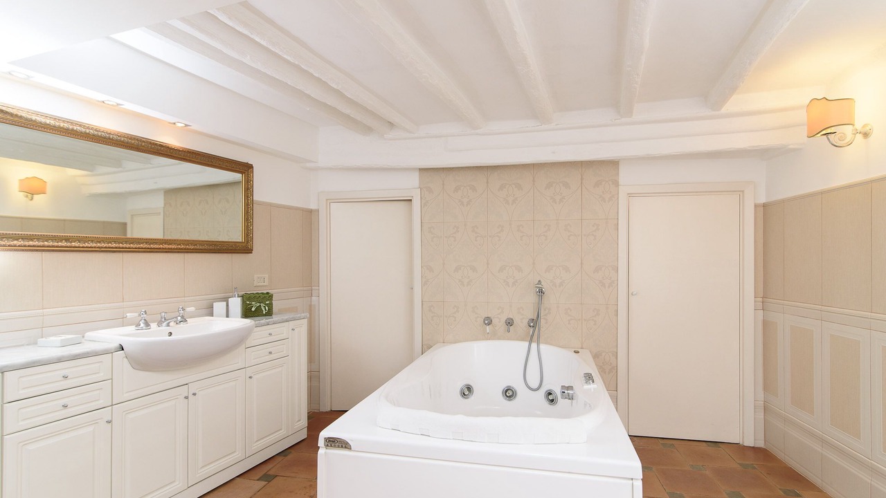 Photo of Bathroom in Rione VI Parione