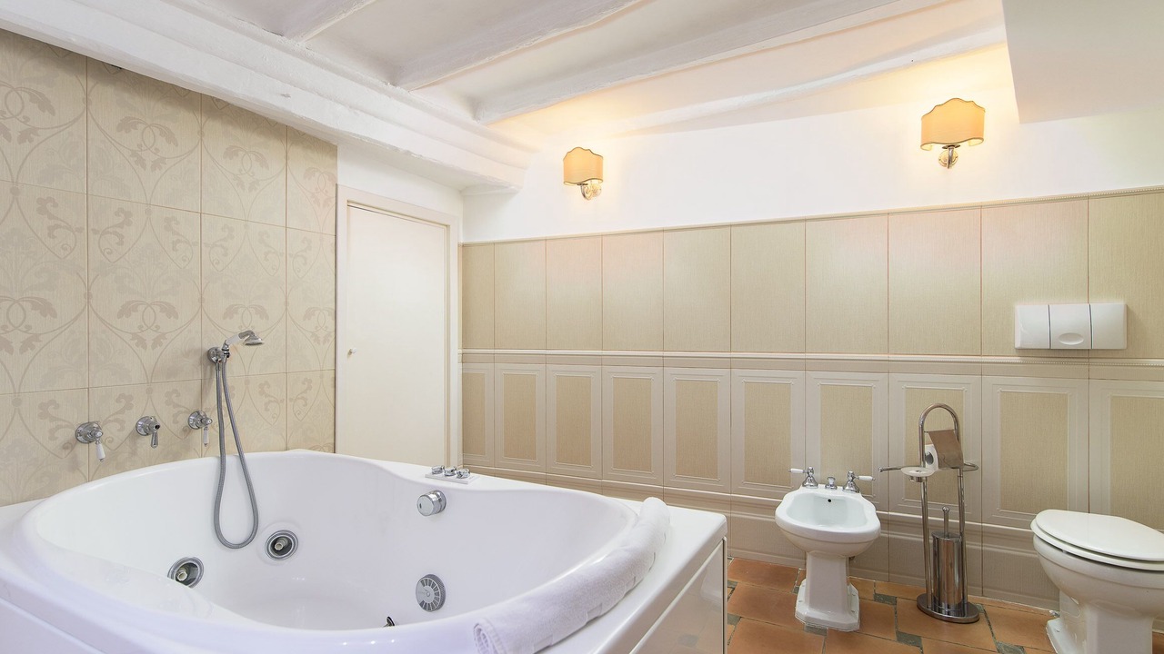 Photo of Bathroom in Rione VI Parione