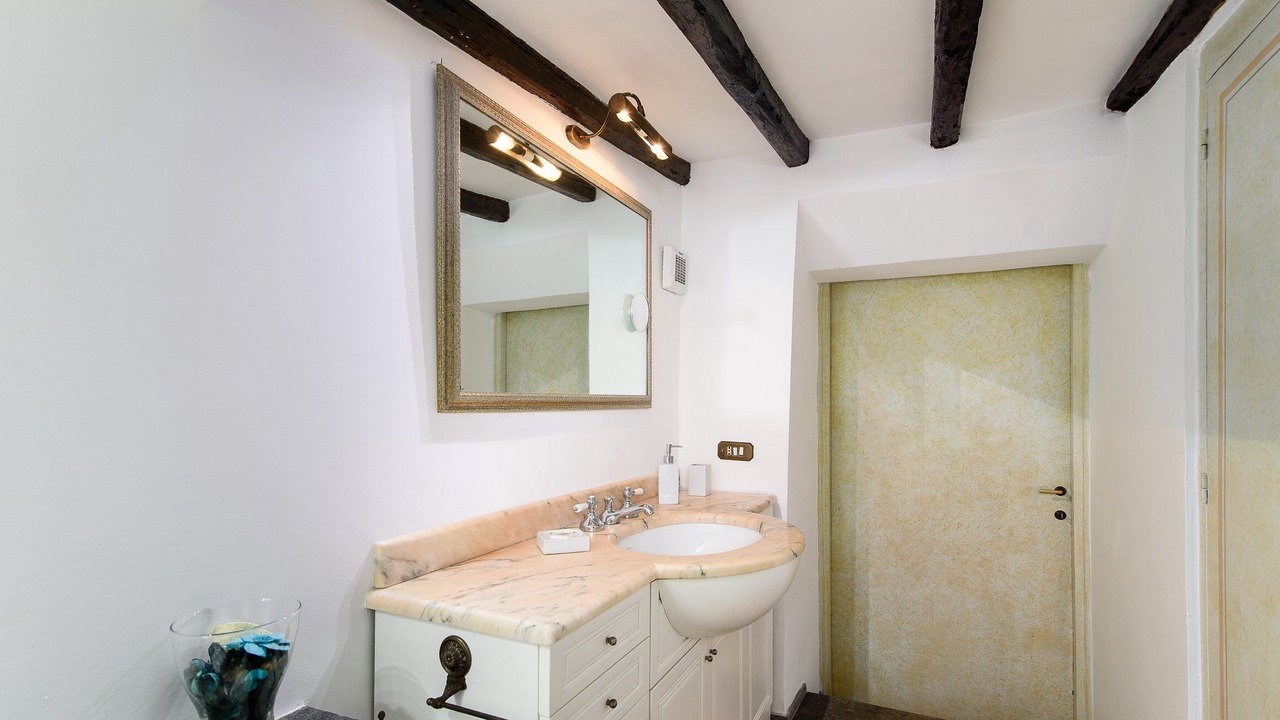 Photo of Bathroom in Rione VI Parione