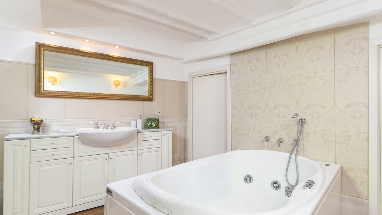 Photo of Bathroom in Rione VI Parione