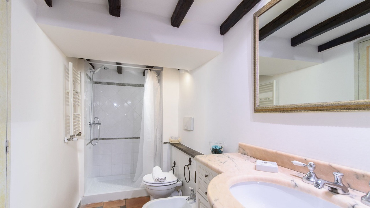 Photo of Bathroom in Rione VI Parione