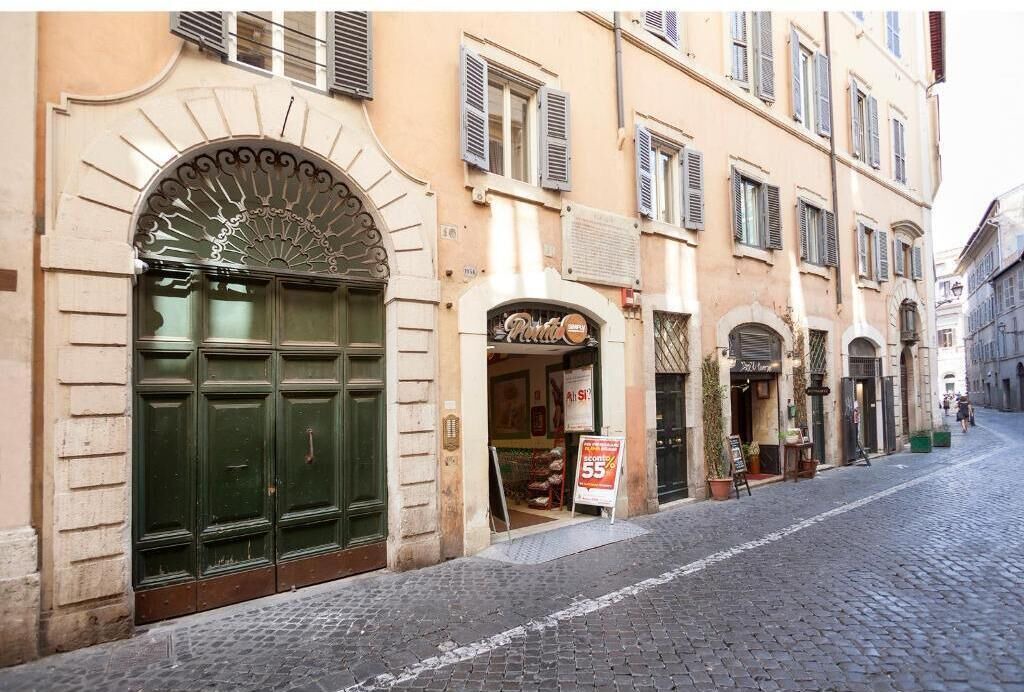Photo of Others in Navona
