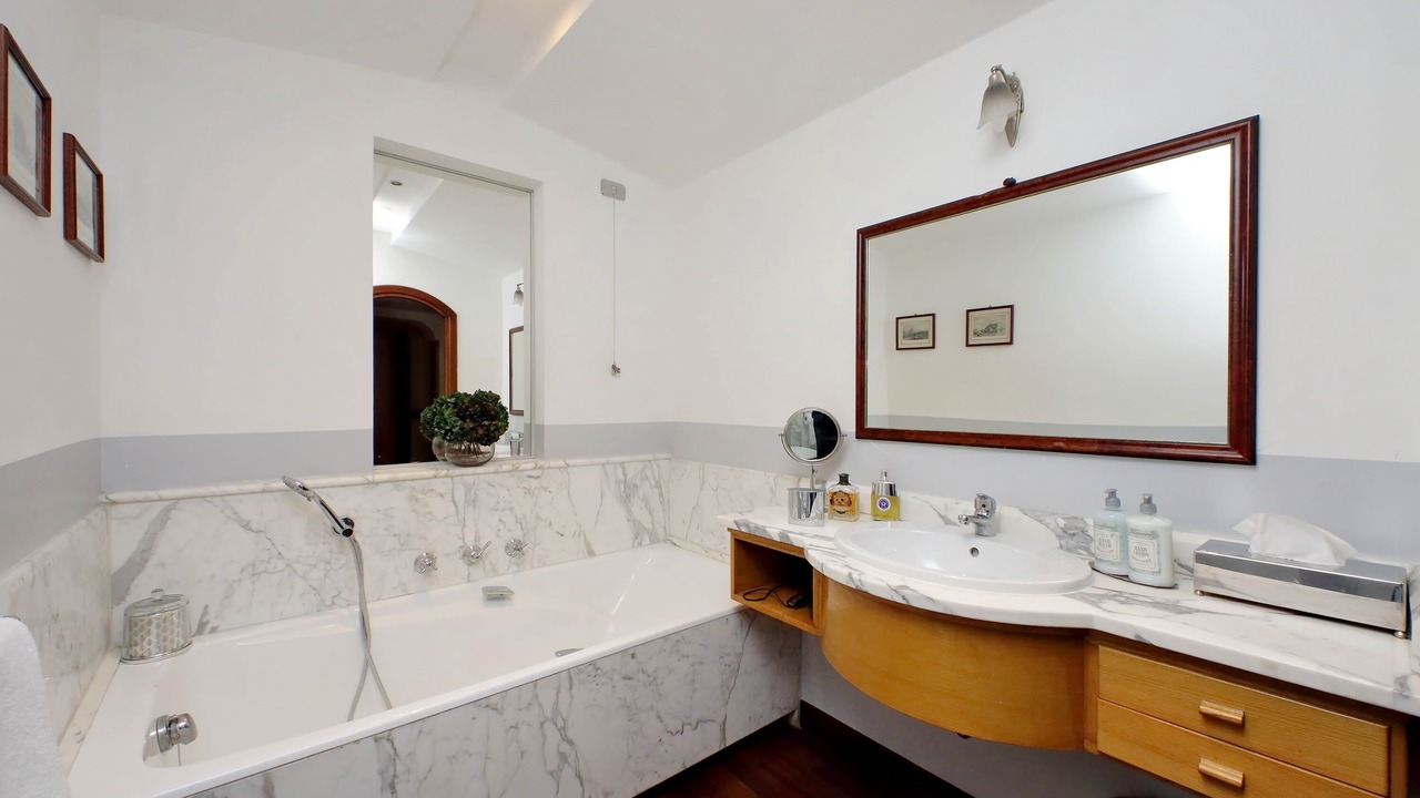 Photo of Bathroom in Rome City Centre