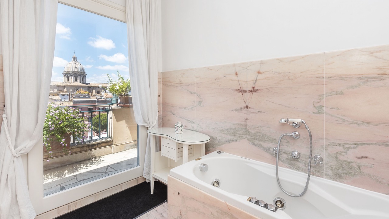 Photo of Bathroom in Rione IX Pigna