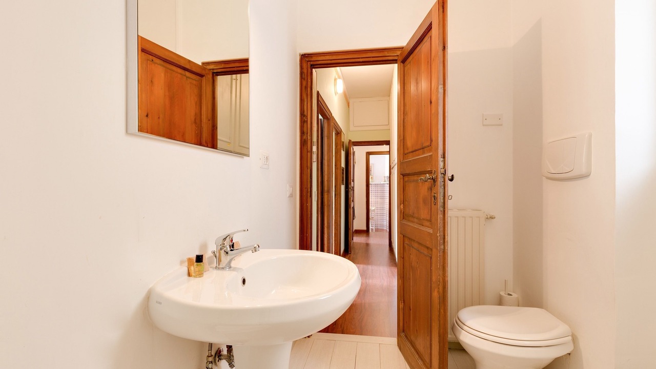 Photo of Bathroom in Rione VI Parione