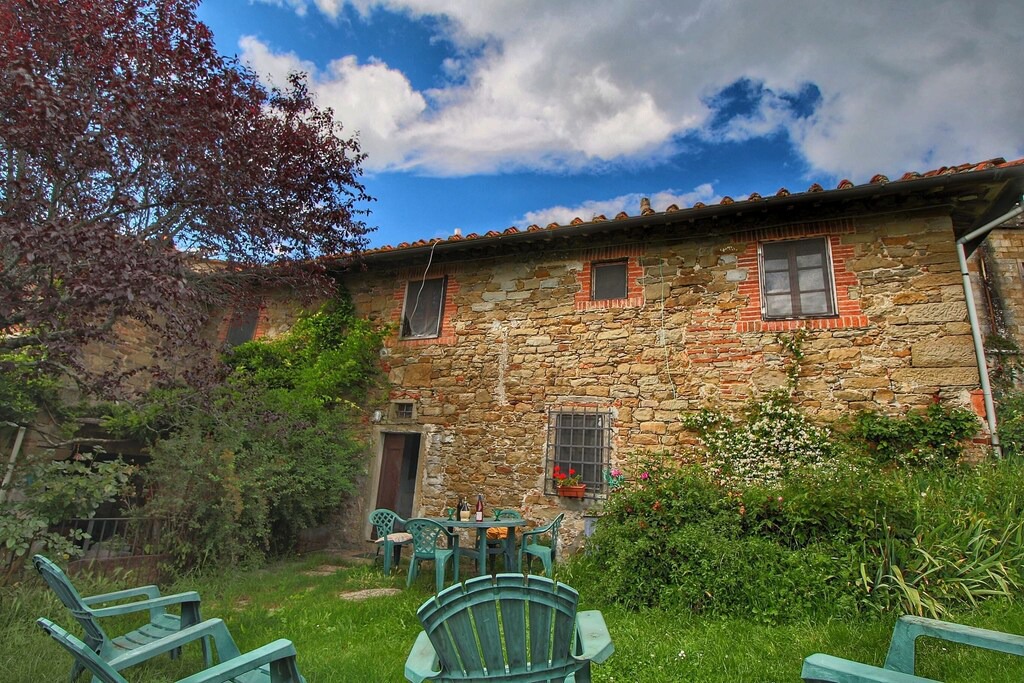 Photo of Buildings in Petrognano