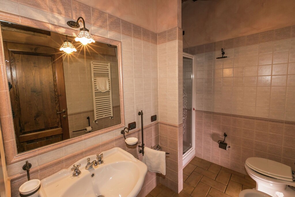 Photo of Bathroom in Montoro