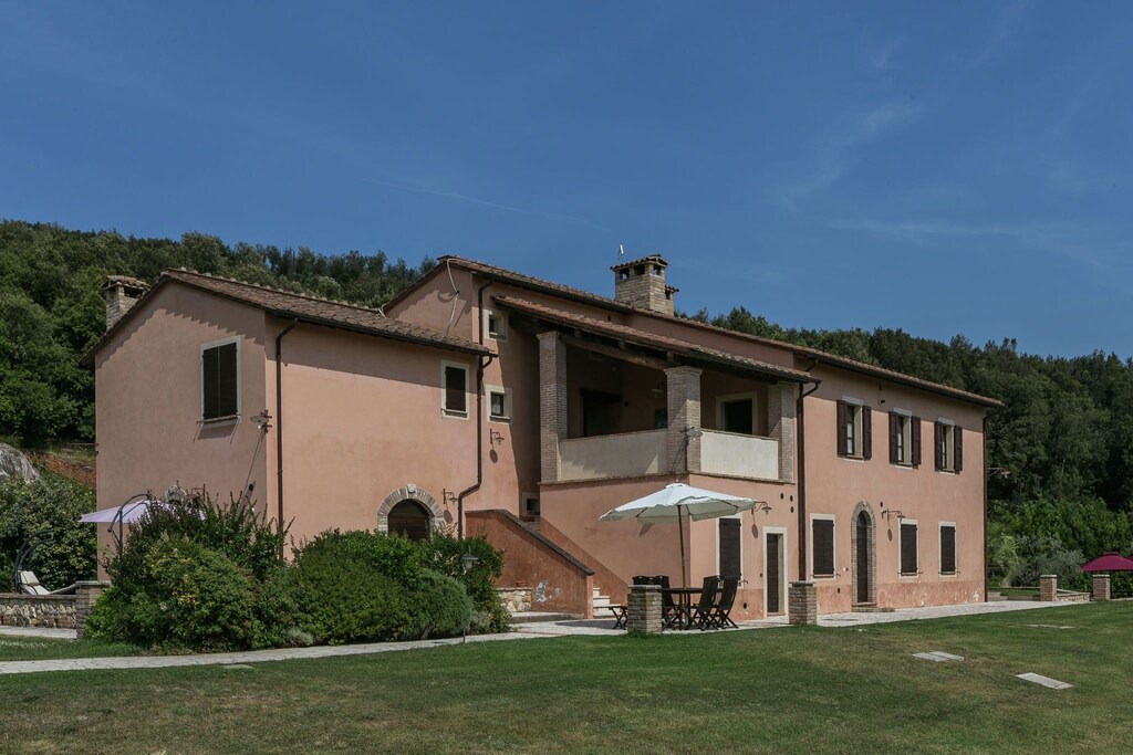 Photo of Buildings in Montoro