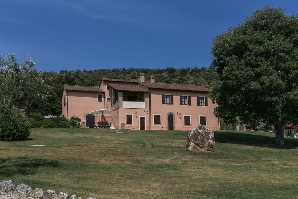 Photo of Buildings in Montoro