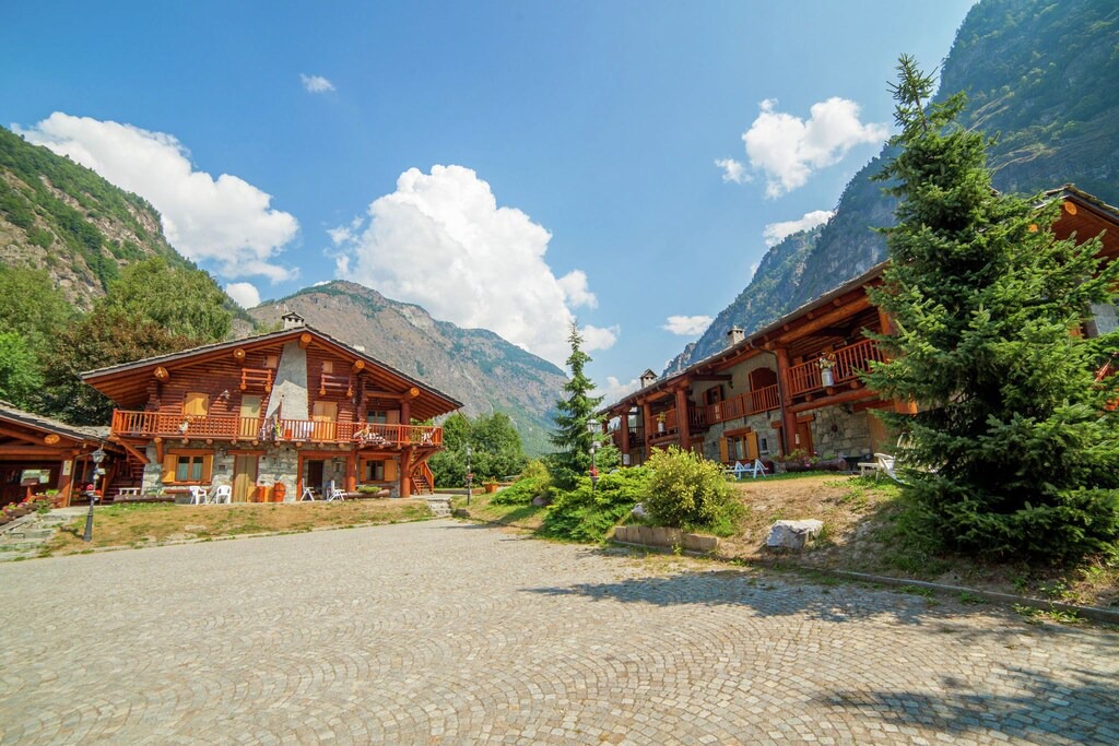 Photo of Buildings in Antey-Saint-Andre
