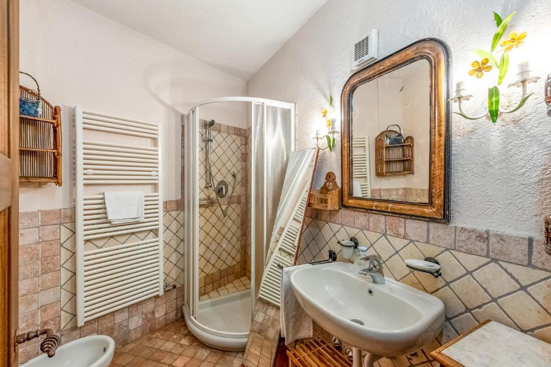 Photo of Bathroom in Dolonne