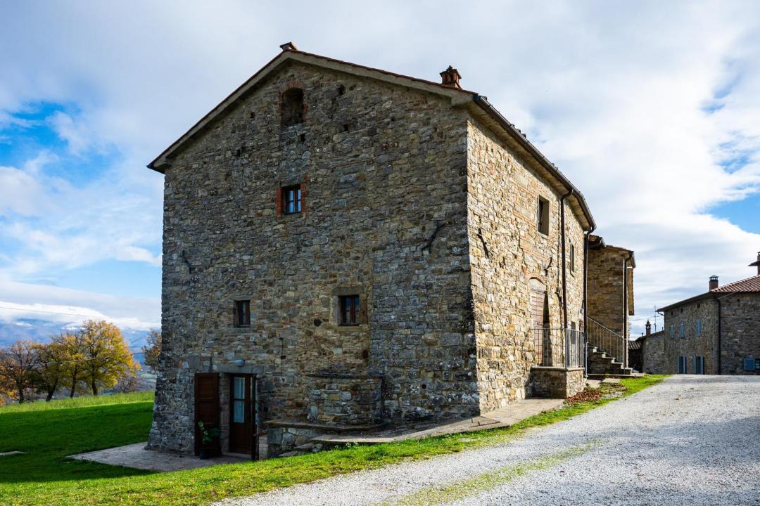 Photo of Buildings in Caprese Michelangelo
