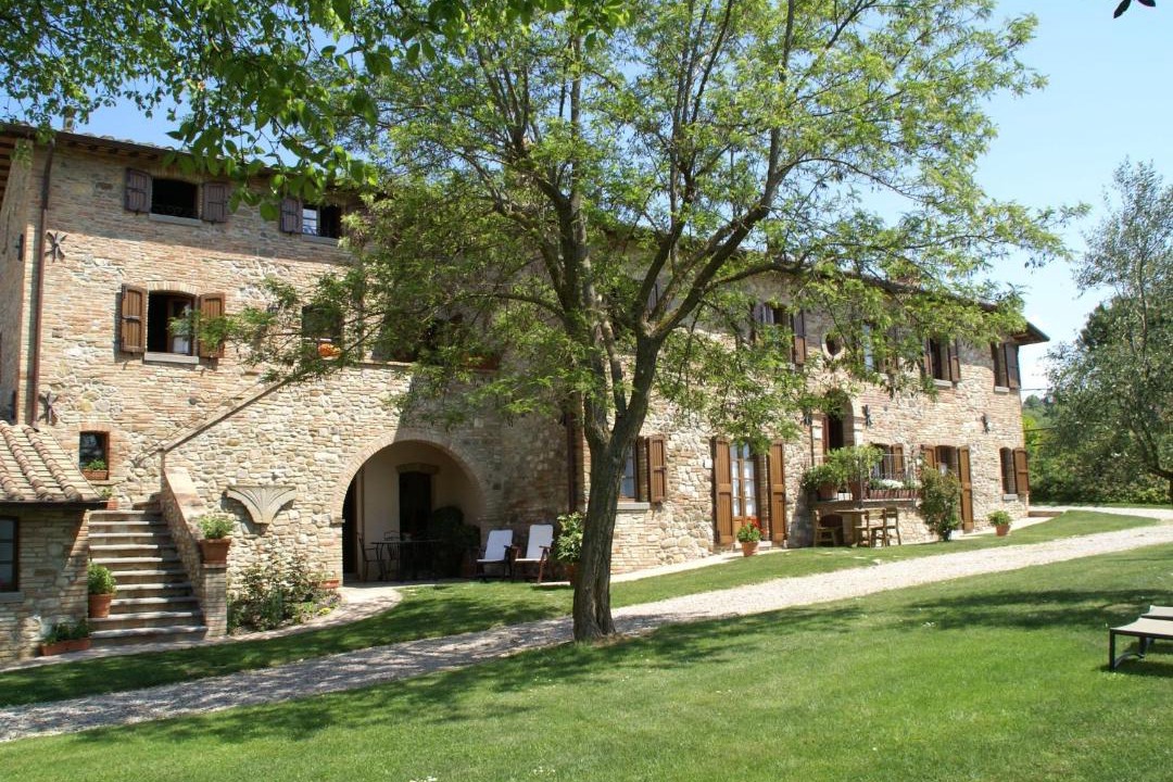 Photo of Others in Montone