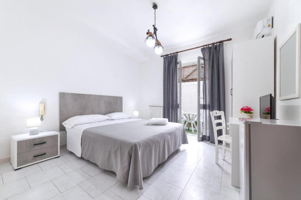 Photo of Bedroom in Forio