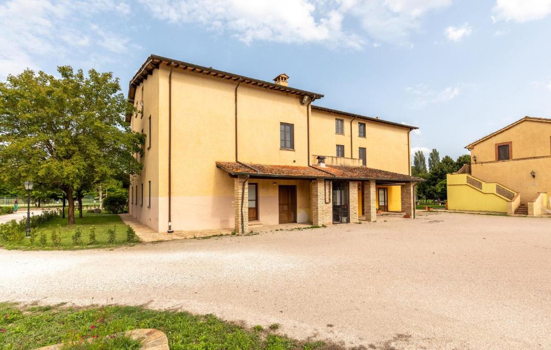 Photo of Others in Montone
