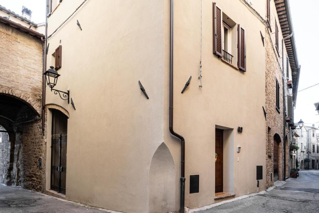 Photo of Buildings in Guzman