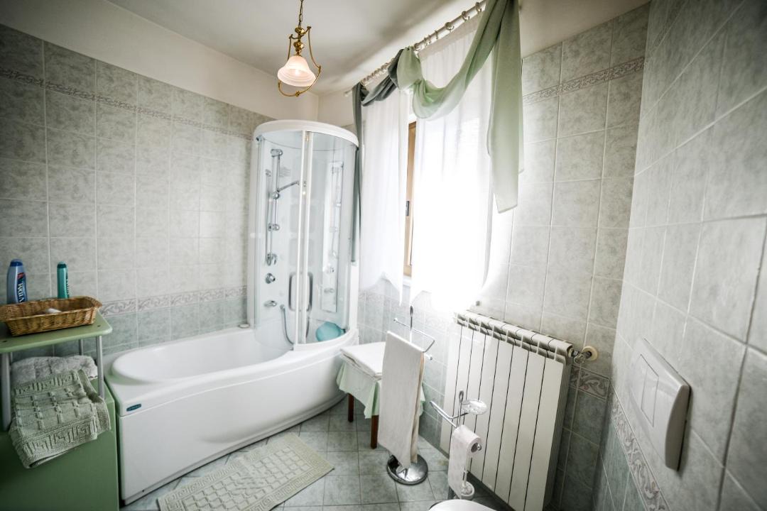 Photo of Bathroom in Mazze