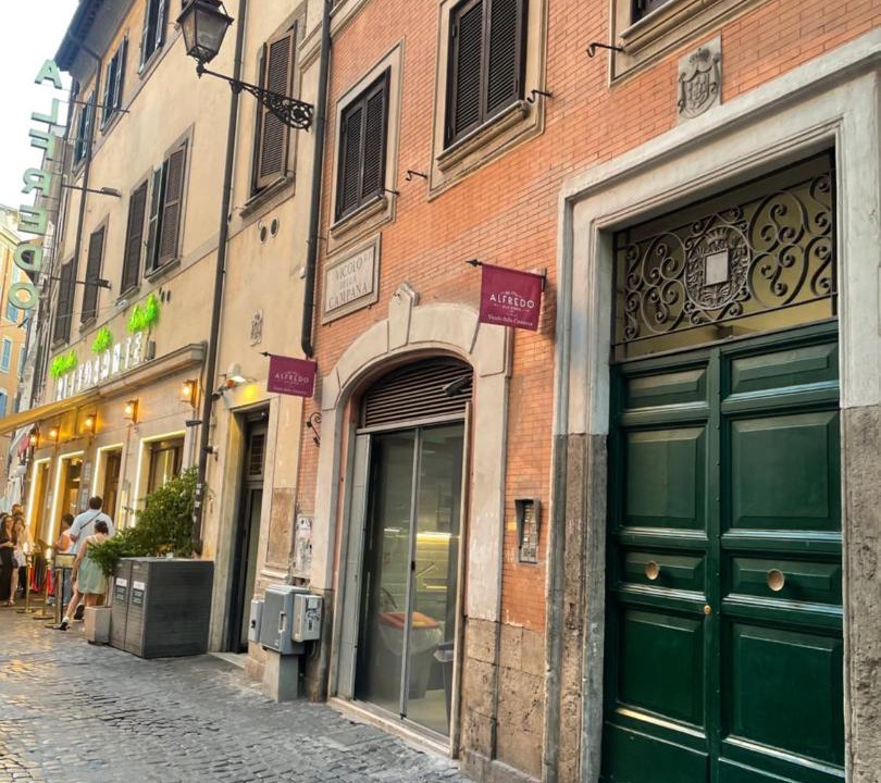 Photo of Others in Navona