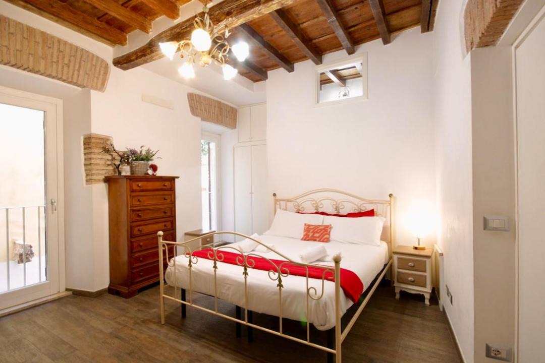 Photo of Bedroom in Rione VI Parione