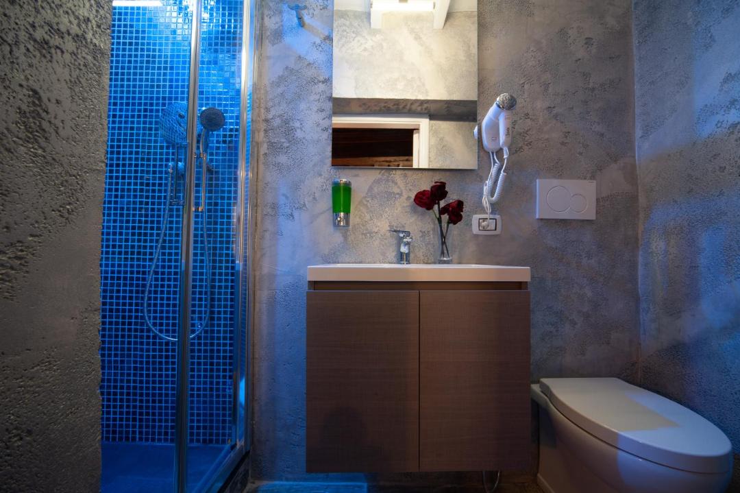 Photo of Bathroom in Rione VI Parione