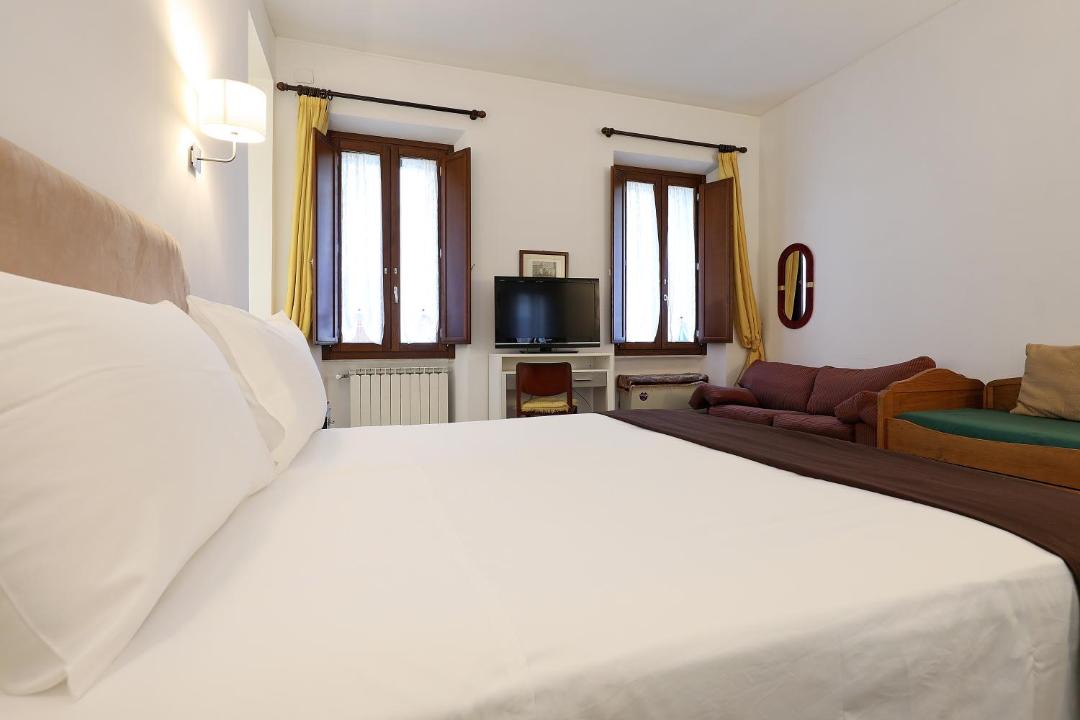 Photo of Bedroom in Rione VI Parione