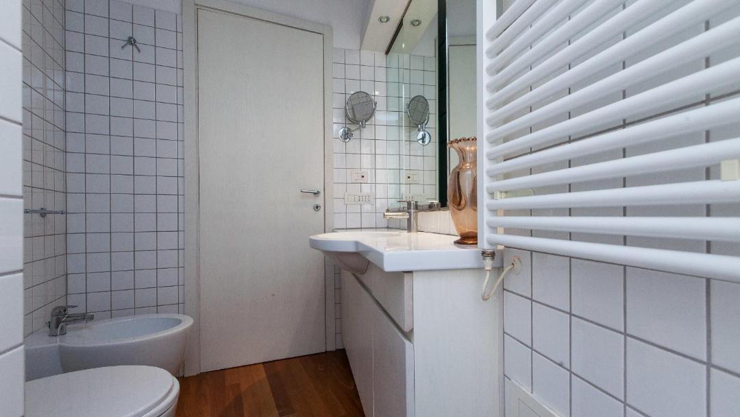Photo of Bathroom in Rione VI Parione