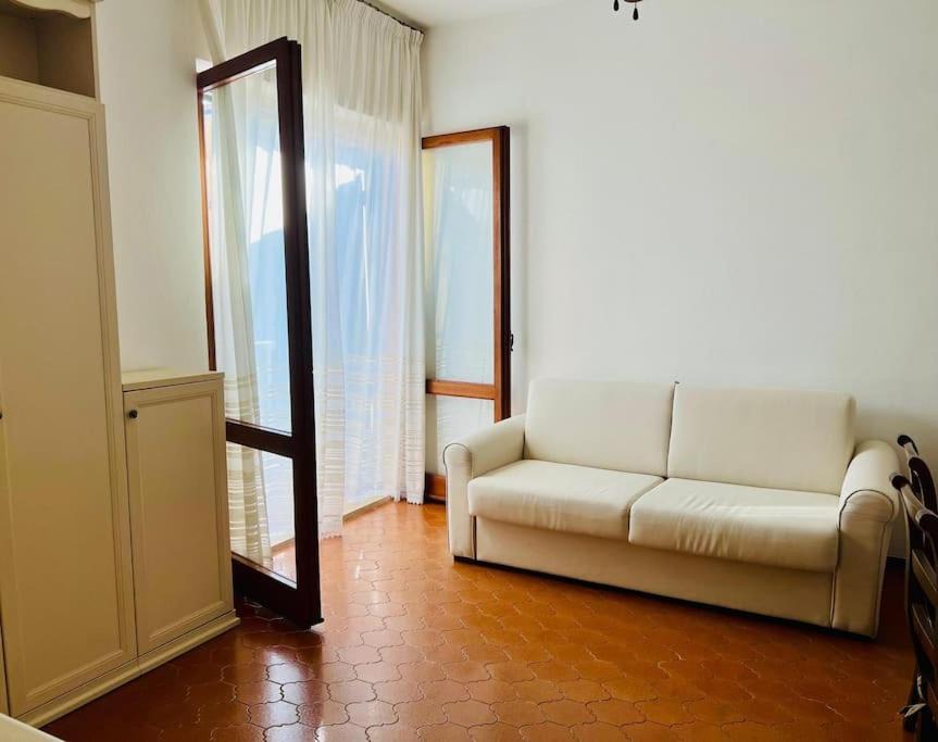 Photo of Livingroom in Giglio Porto