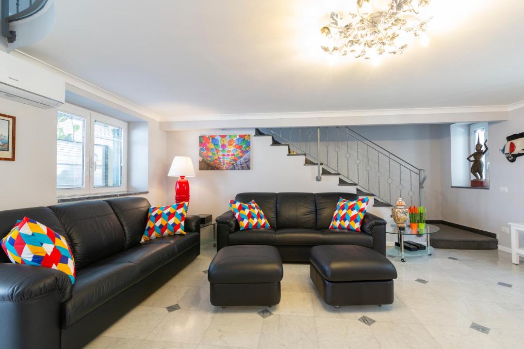 Photo of Livingroom in Chiaia
