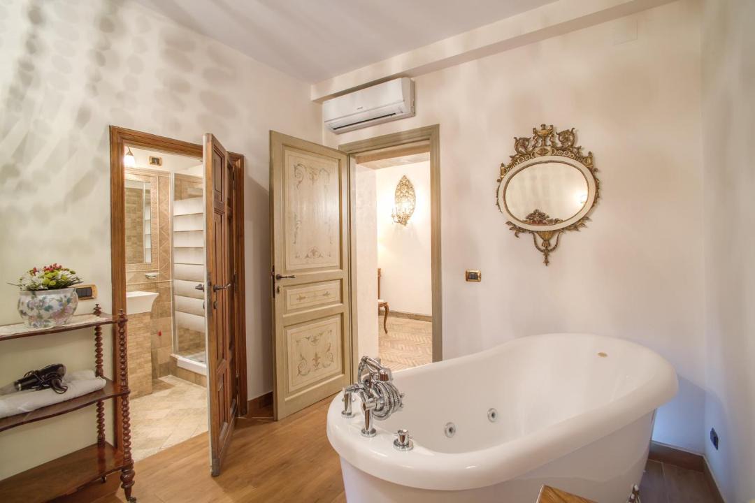 Photo of Bathroom in Rione VI Parione