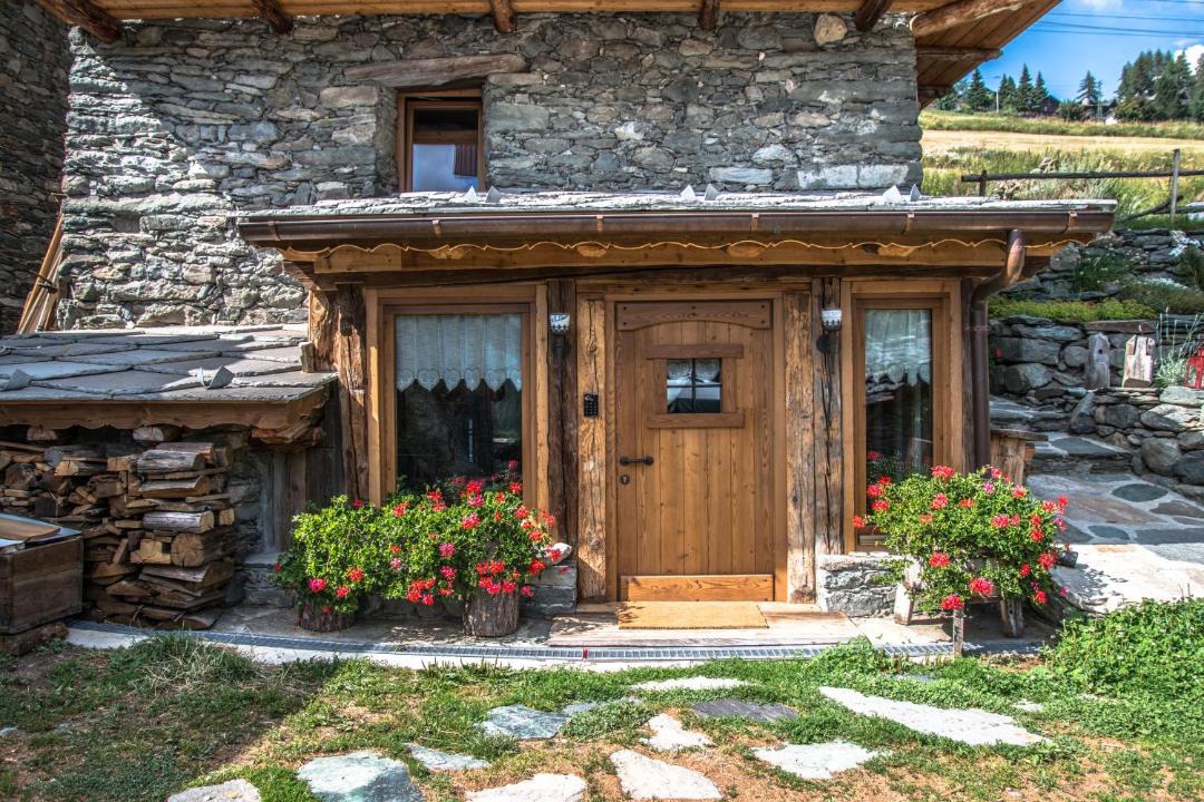 Photo of Buildings in Chamois