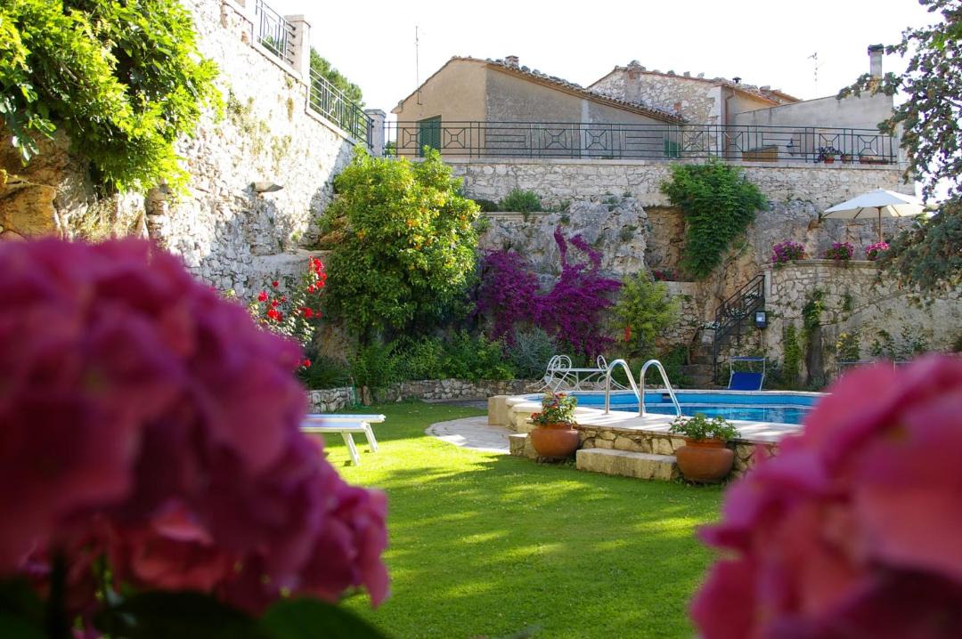 Photo of Others in Saturnia