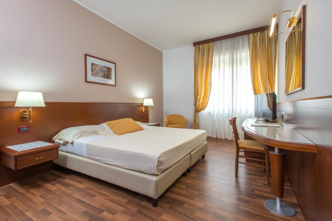 Photo of Bedroom in Roges