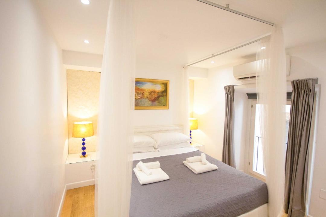 Photo of Bedroom in Rome City Centre