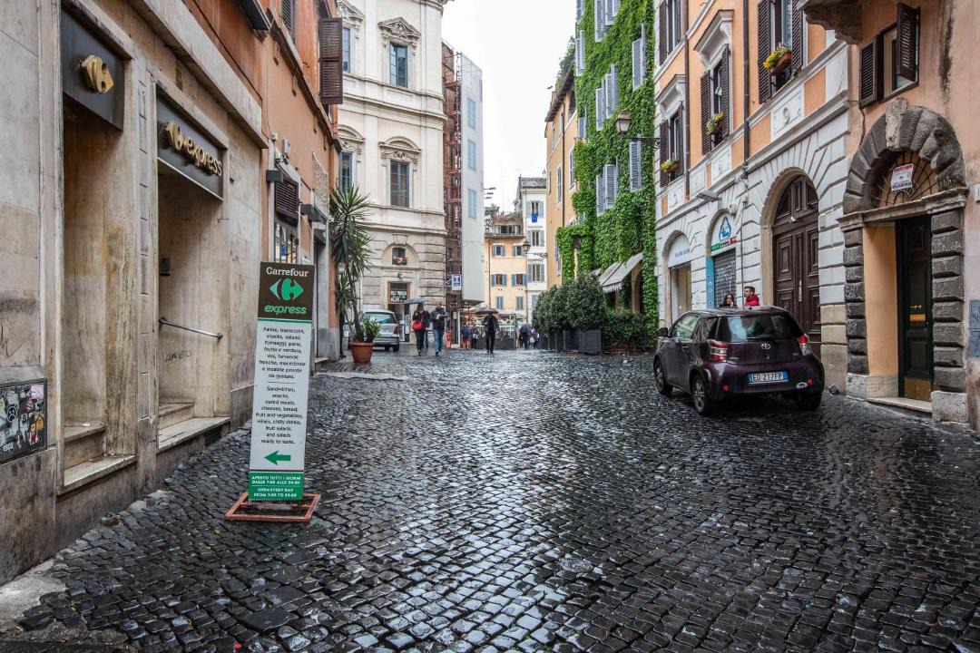 Photo of Others in Navona