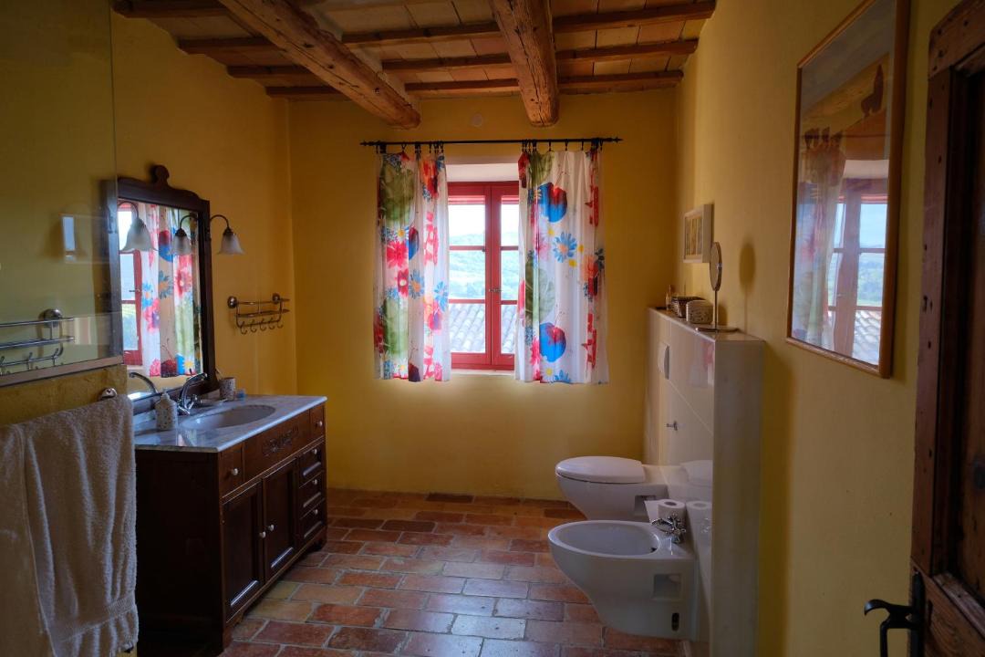 Photo of Bathroom in Montecarotto