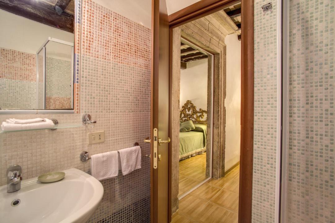 Photo of Bathroom in Rione VI Parione