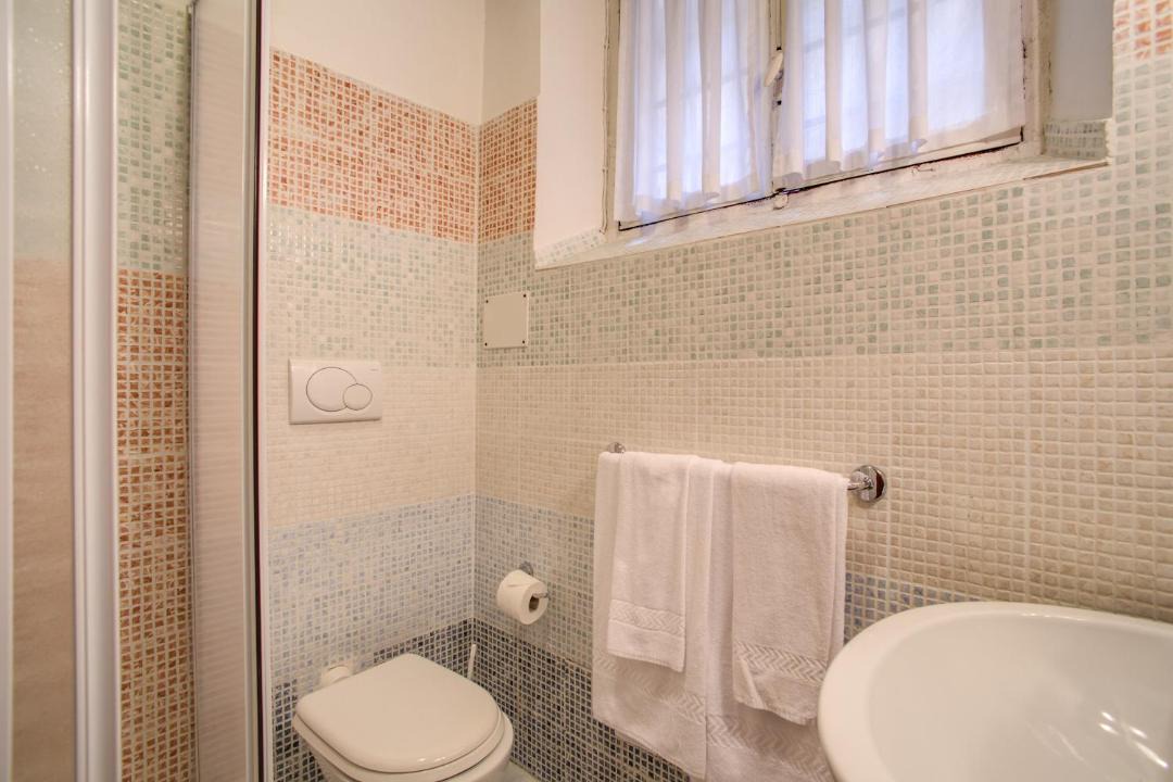 Photo of Bathroom in Rione VI Parione