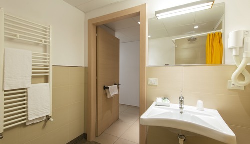 Economy Double Room, 1 Queen Bed, Mobility Accessible
